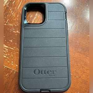 Otterbox iPhone 12/12 Pro Defender Pro Series case with belt clip